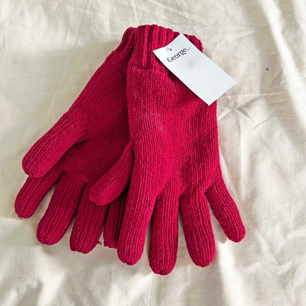 GLOVES, KNITTED, WARM AND SOFT, DOUBLE FABRIC, RED, LABLE "GEORGE" TAG ON, NEW